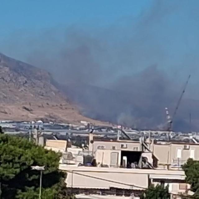 Νέα φωτιά στον Ασπρόπυργο - Στη μάχη επίγειες και εναέριες δυνάμεις