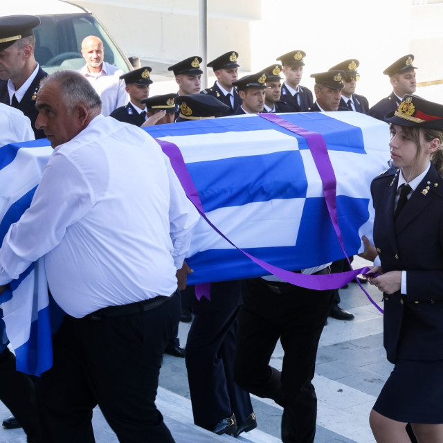 Αγρίνιο: Σε κλίμα βαθιάς οδύνης η κηδεία του 27χρονου Κωνσταντίνου Λαιμοδέτη