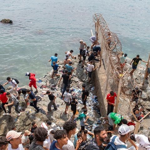 Explainer - Μεταναστευτική κρίση στη Θέουτα: Οι ευθύνες, οι θεωρίες συνωμοσίας και τα συμπεράσματα