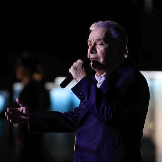 «Ο Γιάννης ο Φονιάς»: Ο Μανώλης Μητσιάς ερμήνευσε ξανά το «απαγορευμένο» τραγούδι