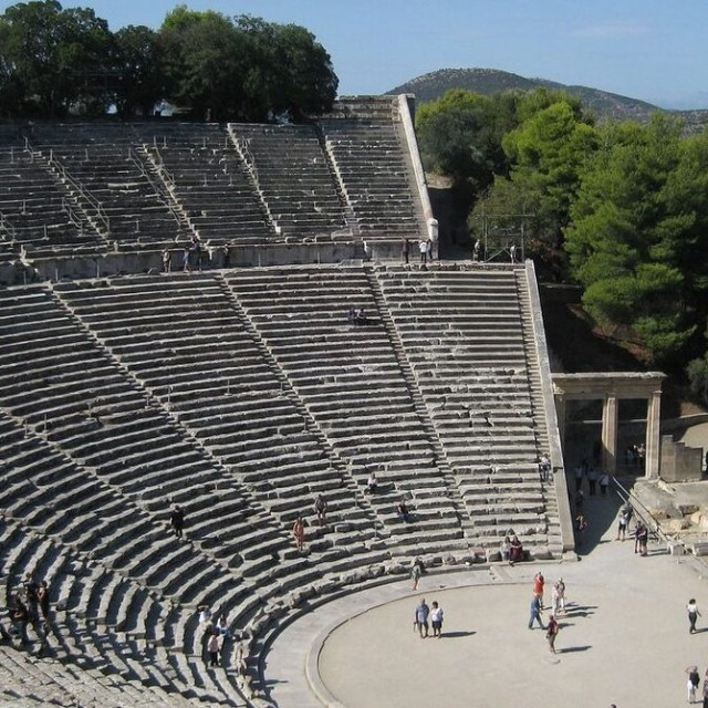 Επίδαυρος: Ακυρώνεται η σημερινή παράσταση λόγω των πυρκαγιών