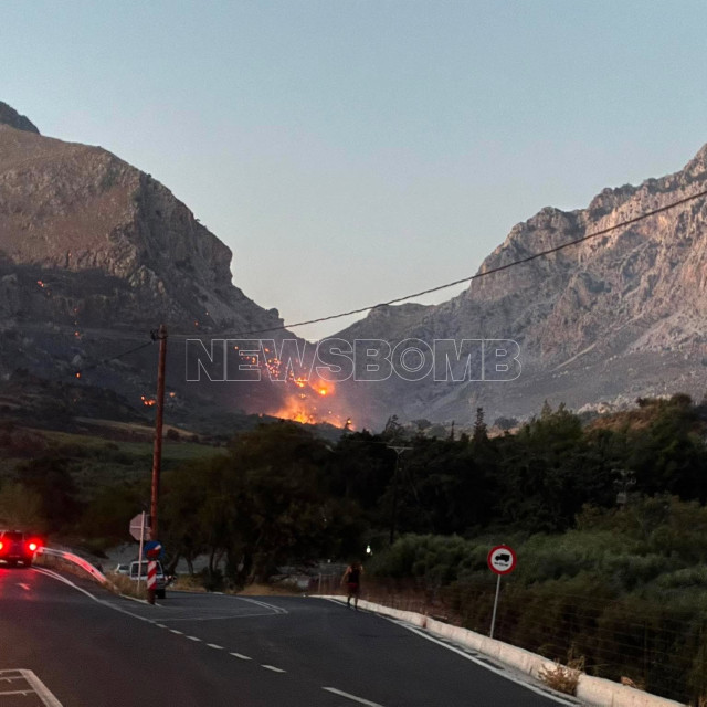 Χωρίς εναέρια μέσα και σήμερα η μάχη με τις αναζωπυρώσεις στο νότιο Ρέθυμνο