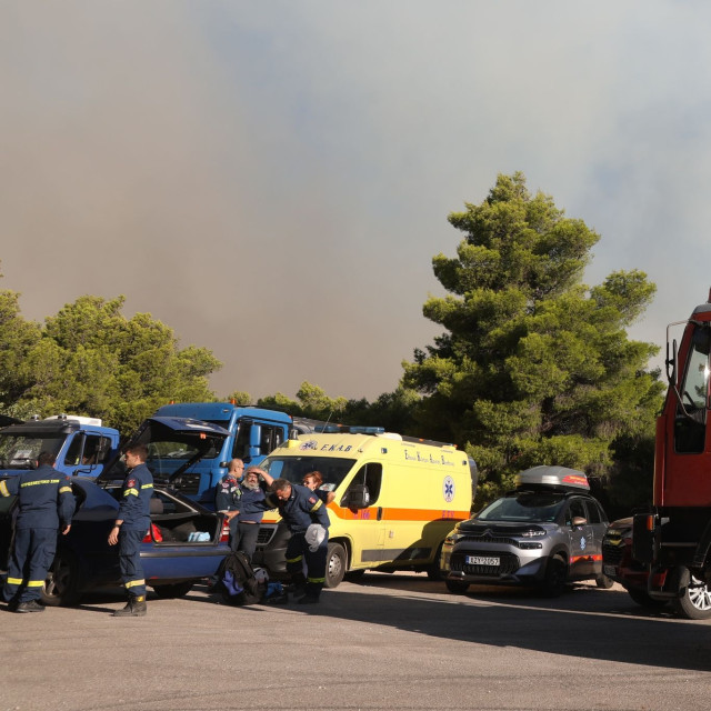 ΕΚΑΒ: Σε πλήρη επιχειρησιακή ετοιμότητα οι δυνάμεις για τις φωτιές σε Πόρτο Γερμενό και Φωκίδα