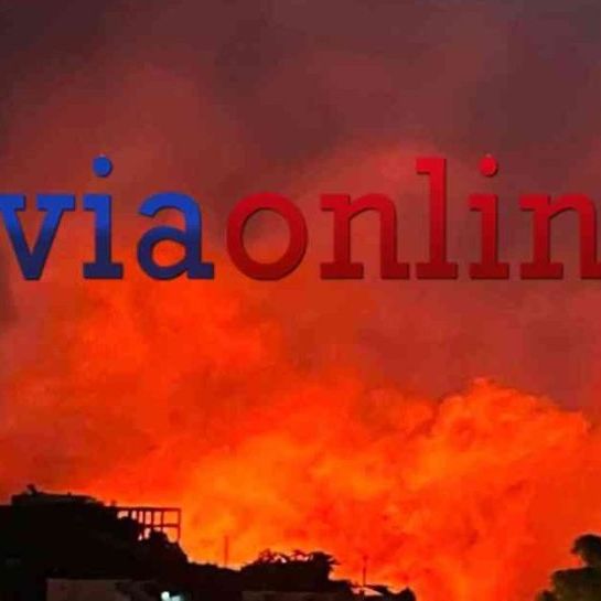 Εύβοια: Βίντεο από την αναζωπύρωση της φωτιάς στην Κάρυστο τα μεσάνυχτα - Σε κόκκινο συναγερμό