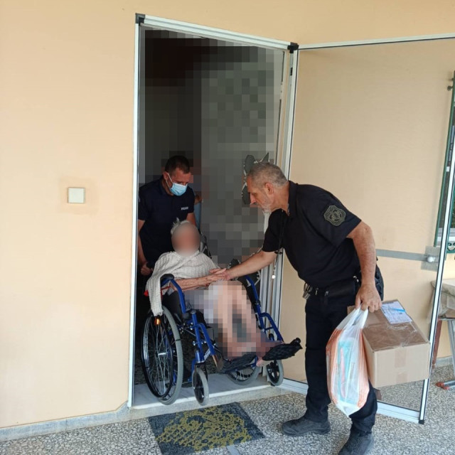 Πόρτο Γερμενό: Η Ελληνική Αστυνομία στη «μάχη» με τις φωτιές