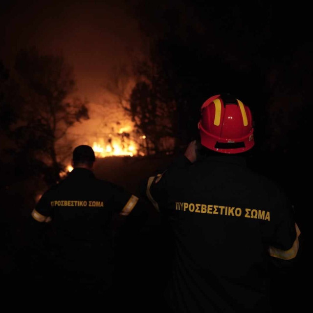«Πολύ καλύτερη εικόνα παρουσιάζει η φωτιά στην Αιγιάλεια», λέει ο αντιδήμαρχος Πολιτικής Προστασίας