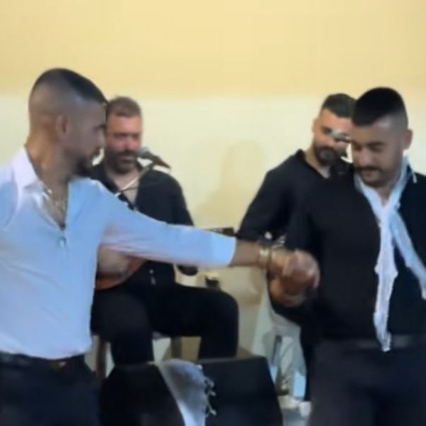 «Τα αδέρφια δεν χωρίζουνε»: Η κρητική λεβεντιά και η δύναμη της οικογένειας μέσα από έναν χορό