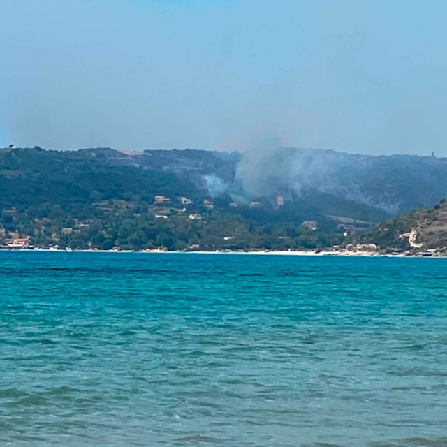 Κεφαλονιά: Νέα αναζωπύρωση στον Κατελειό -Ενισχύσεις από ηπειρωτική Ελλάδα, μία σύλληψη για εμπρησμό