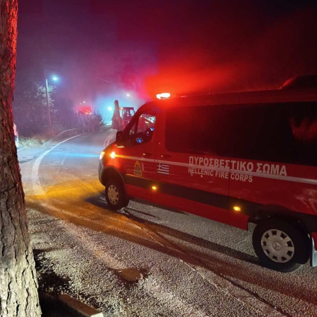 Φωτιά στην Κεφαλονιά: 112 και στο Κάτω Κατελειό - Εκκενώνονται ξενοδοχεία - Βιντεο
