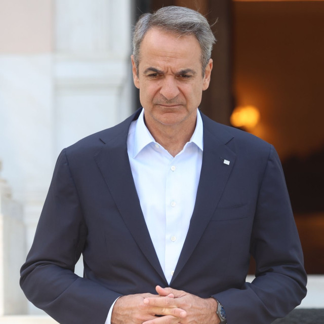 Μητσοτάκης για σύγκρουση ελικοπτέρων: «Η απώλεια των δύο πυροσβεστών μας γεμίζει όλους οδύνη»