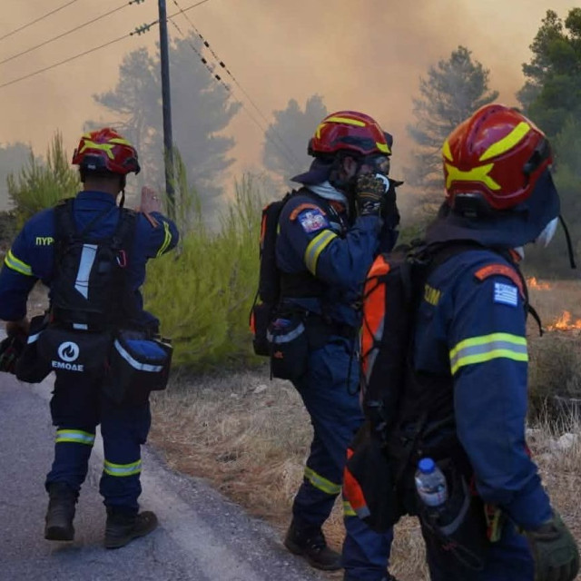 Λαυράνος: «Οι πυροσβέστες επιχειρούν επί ημέρες, όχι επί ώρες – Δεν υπάρχουν βάρδιες»