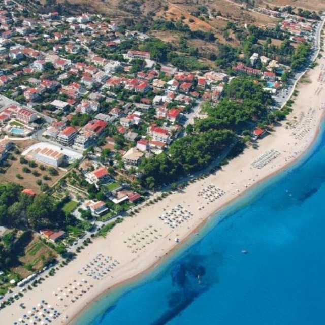 Κεφαλονιά: Αγώνας δρόμου για την αποκατάσταση της ηλεκτροδότησης – Προβλήματα σε περίπου 30 κολώνες