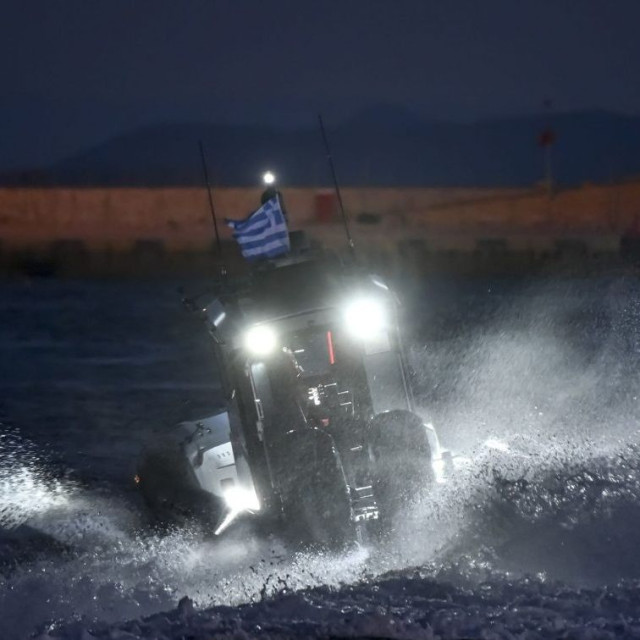 Σύμη: Συνεχίζονται οι έρευνες για τον εντοπισμό αγνοουμένων που επέβαιναν σε ιστιοπλοϊκό