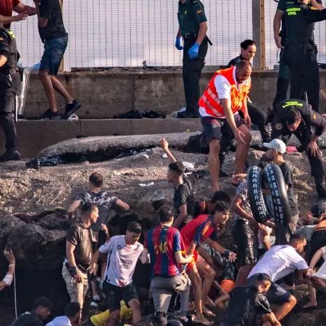 Ελληνική πρόταση για τη μετανάστευση: Αναστολή ασύλου για απόπειρα εισβολής όπως Θέουτα και Έβρος