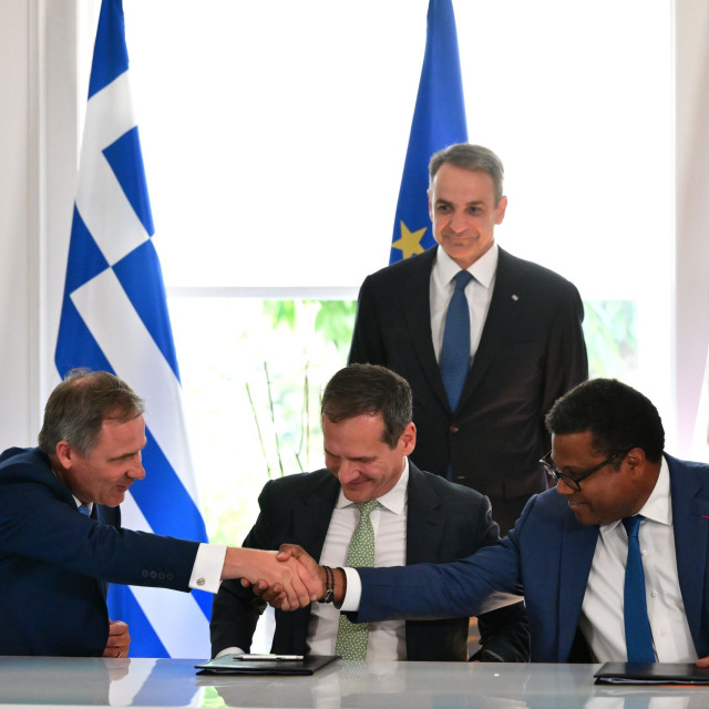 Ηλεκτρική διασύνδεση Ελλάδας - Κύπρου: Η σημασία της ιστορικής συμφωνίας με τη γαλλική Meridiam