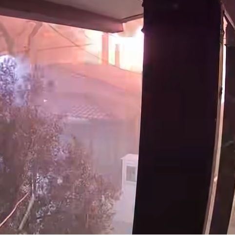 Η στιγμή που η φωτιά φτάνει στο Πόρτο Γερμενό σε βίντεο: Οι φλόγες γιγαντώνονται σε λιγότερο από 1'