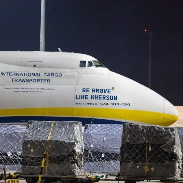 Συναγερμός στην Γερμανία: Αεροσκάφος cargo συγκρούστηκε με άγνωστο αντικείμενο στον αέρα