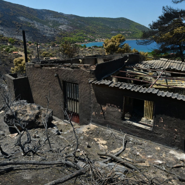 Φωτιά στη δυτική Αττική: Σύσκεψη στα Βίλια για την επόμενη ημέρα της καταστροφής