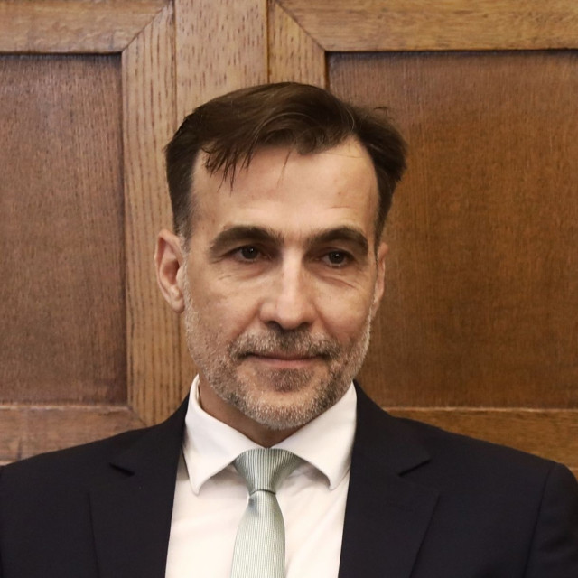 Χουρδάκης κατά Κωνσταντοπούλου: «Μου είπε να κάθομαι στις σκάλες» – Η ανάρτηση Γεωργιάδη