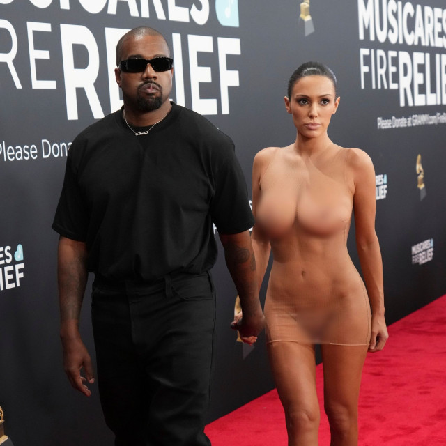 Naked dressing: Τι είναι το αποκαλυπτικό trend της μόδας που προκαλεί... αμηχανία