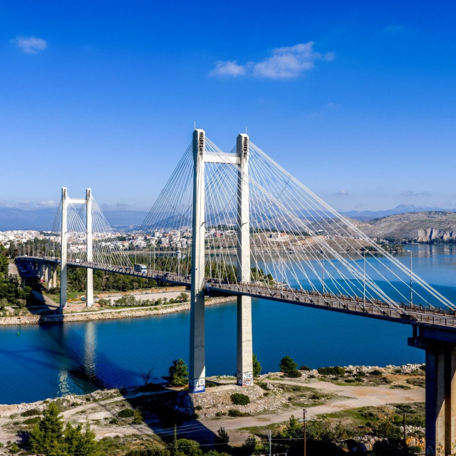 Εύβοια: 30χρονη έπεσε στη θάλασσα από την υψηλή γέφυρα της Χαλκίδας – Νοσηλεύεται στο νοσοκομείο