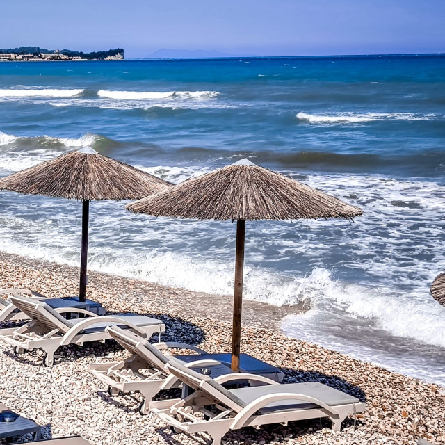 Καιρός: Συνεχίζονται τα μελτέμια - Μικρή άνοδος της θερμοκρασίας