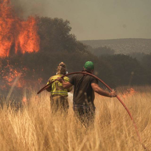 Φωτιά τώρα σε χαμηλή βλάστηση στα Παγούρια Κομοτηνής