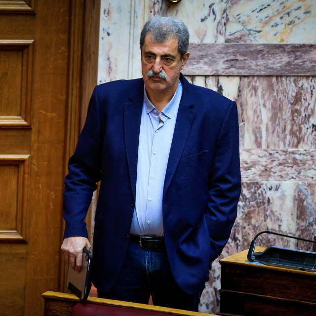 Πολάκης: Αναγκαία, αλλά προσωρινή η λύση της συλλογικής ηγεσίας - «Με τη Ρένα και τον Νίκο μας συνδέ
