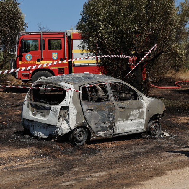 Φωτιά στα Σπάτα: Νεκρός βρέθηκε οδηγός μέσα στο αυτοκίνητό του