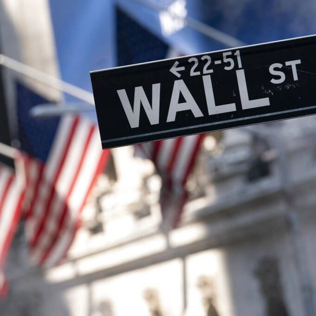 Wall Street: Μικρές απώλειες μετά τα ρεκόρ – Στο επίκεντρο Στενά του Ορμούζ και πληθωρισμός