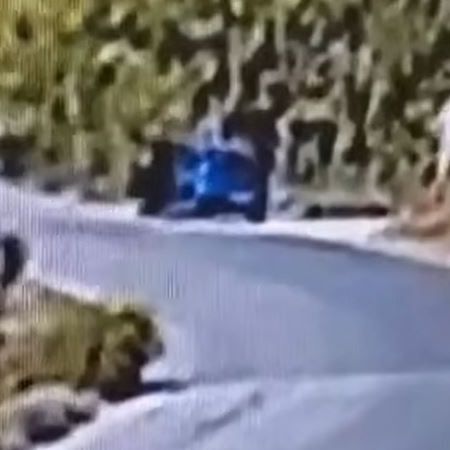 Βίντεο: Η στιγμή που 59χρονος στη Σίνδο, βάζει φωτιά σε ξερά χόρτα και εξαφανίζεται