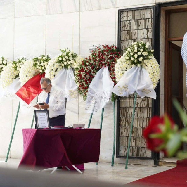 Νίκος Καλογερόπουλος: Στο Α' Νεκροταφείο Αθηνών το ύστατο «χαίρε» στον αγαπημένο ηθοποιό
