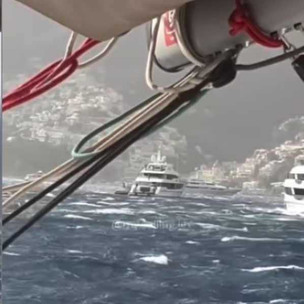 Ιταλία: Βίντεο δείχνει σκάφη να δίνουν μάχη με τα κύματα