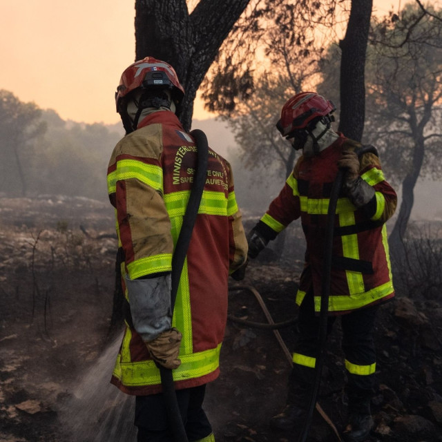 Φωτιά τώρα σε αγροτική έκταση στο Ακόντιο Βοιωτίας