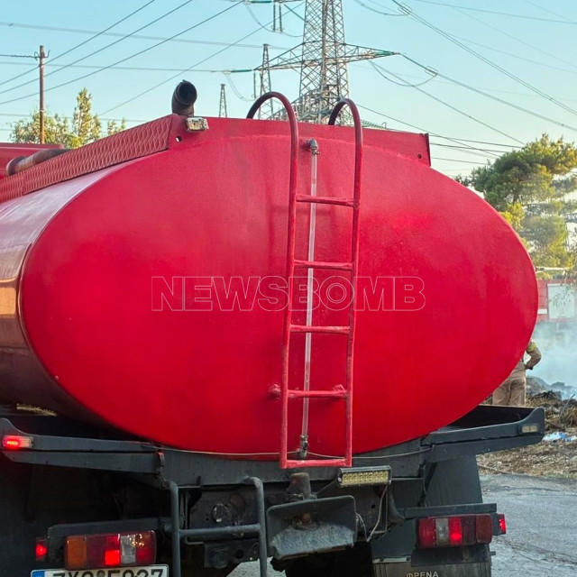 Μενίδι: Έσβησε η φωτιά στο στρατόπεδο ΚΑΠΟΤΑ - Εστάλη μήνυμα από το 112, δείτε εικόνες