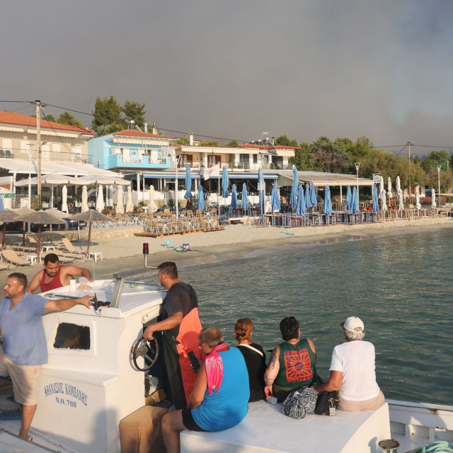 Χαλκιδική: Σε ξενοδοχεία και καταλύματα της Θεσσαλονίκης θα μείνουν απόψε οι πυρόπληκτοι