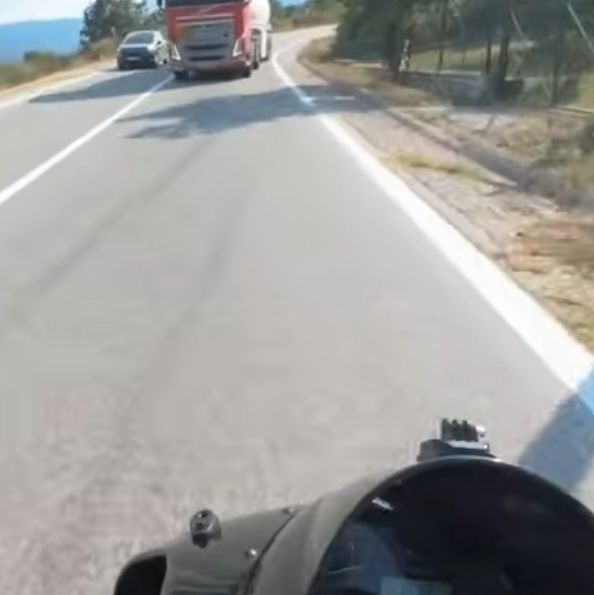 Ταυτοποιήθηκε ο οδηγός βυτιοφόρου που έκανε επικίνδυνη προσπέραση σε στροφή