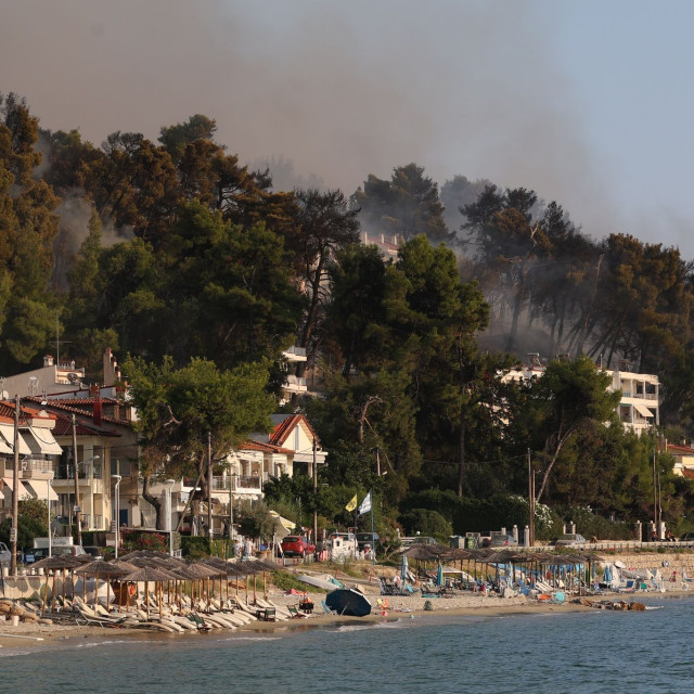 Χαλκιδική: Σωτήρια ήταν η επέμβαση ναυαγοσώστη σε πυροσβέστη που λιποθύμησε μέσα στη θάλασσα