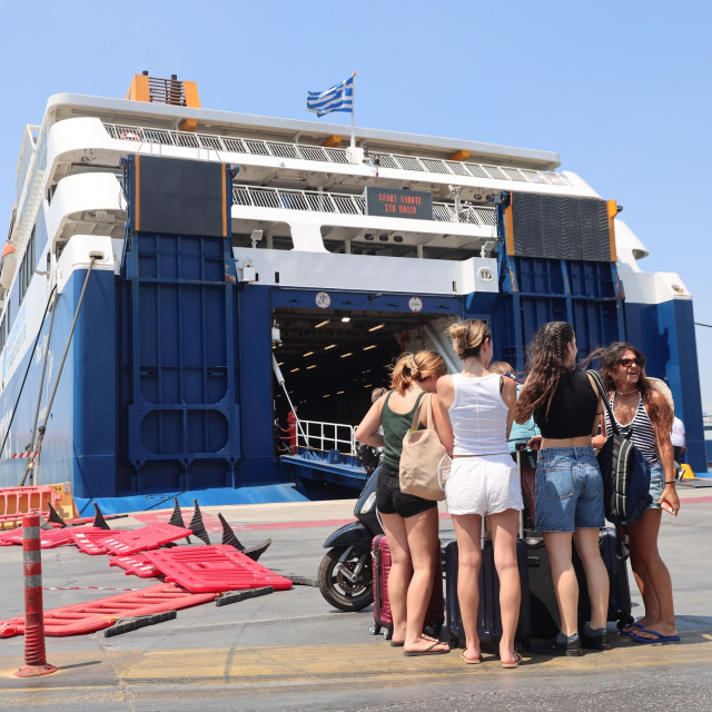Φεύγουν και οι τελευταίοι εκδρομείς του Αυγούστου -  Πάνω από 16.000 επιβάτες αναχωρούν σήμερα