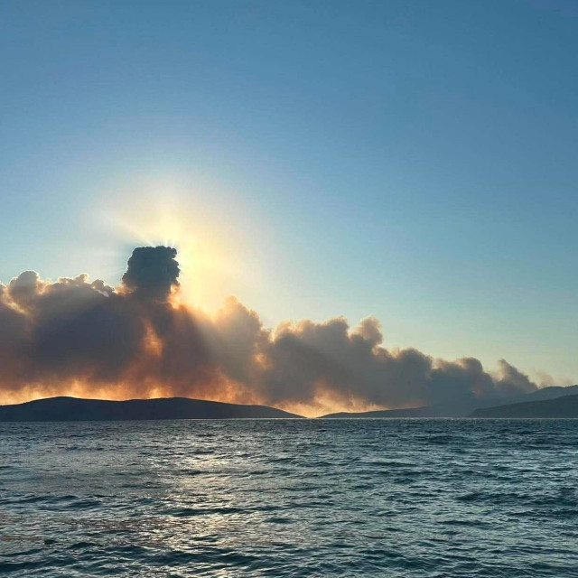 Φωτιά στη Σκύρο: Καλύτερη η εικόνα στο πύρινο μέτωπο – Συνεχίζεται η επιχείρηση κατάσβεσης