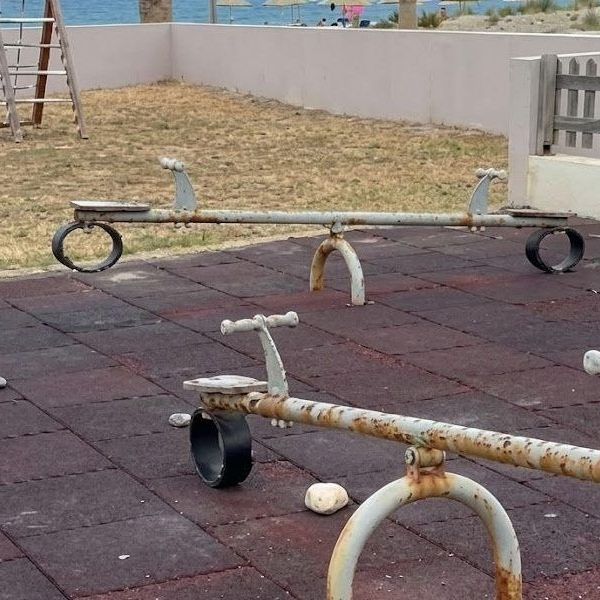 Παιδικές χαρές για όλους στο Ρέθυμνο - Προβλήματα προσβασιμότητας και φθορές - Βίντεο