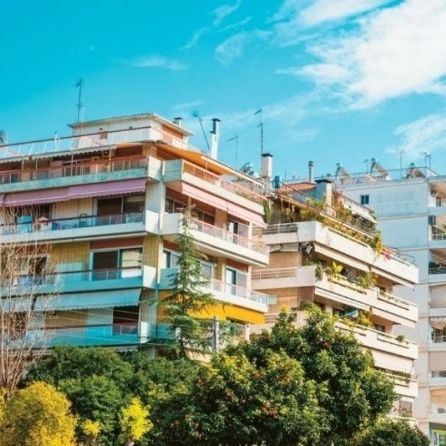 Ένα κτίριο «λήγει» στα 50; Τι λέει γνωστός αρχιτέκτονας και τι προβλέπουν οι κανονισμοί