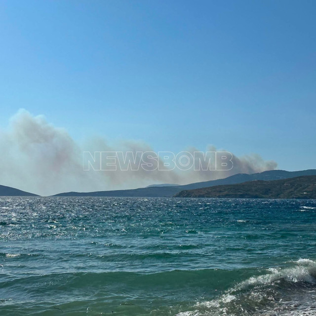 Φωτιά στη Σκύρο: Μήνυμα από το 112 για εκκένωση του Αγίου Φωκά - Βίντεο