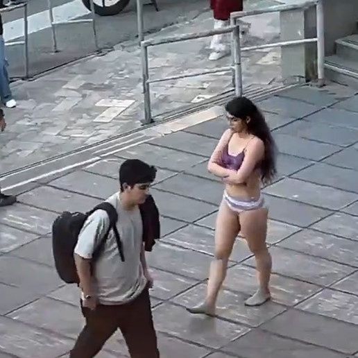 Η Ιρανή φοιτήτρια που γδύθηκε για να διαμαρτυρηθεί πλήρωσε βαρύ τίμημα