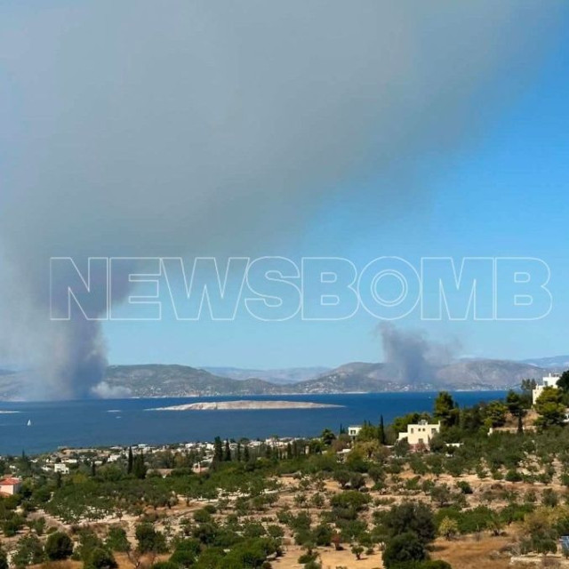 Μεγάλη φωτιά στη Σαλαμίνα: Δύο πύρινα μέτωπα - Πολύ κοντά σε σπίτια οι φλόγες - Μπαράζ 112