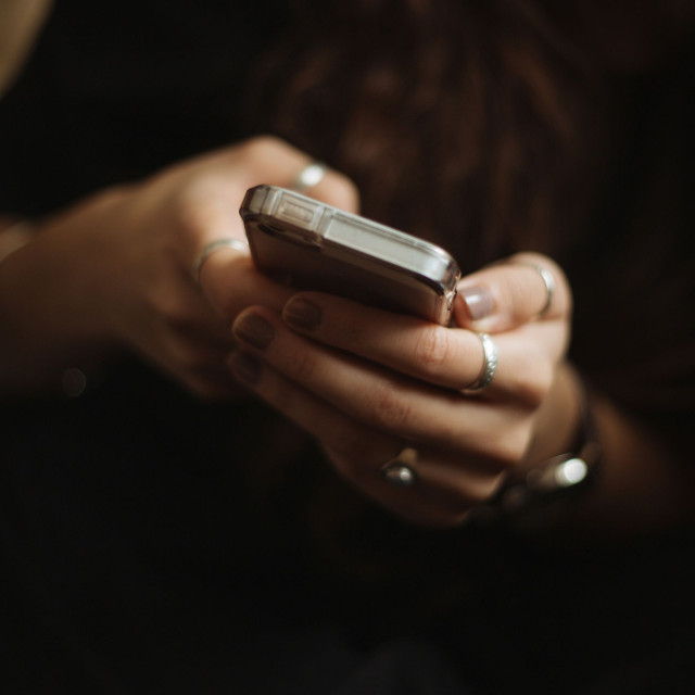 Easily App: Η ελληνική εφαρμογή που κάνει το διαδίκτυο πιο προσβάσιμο για όλους