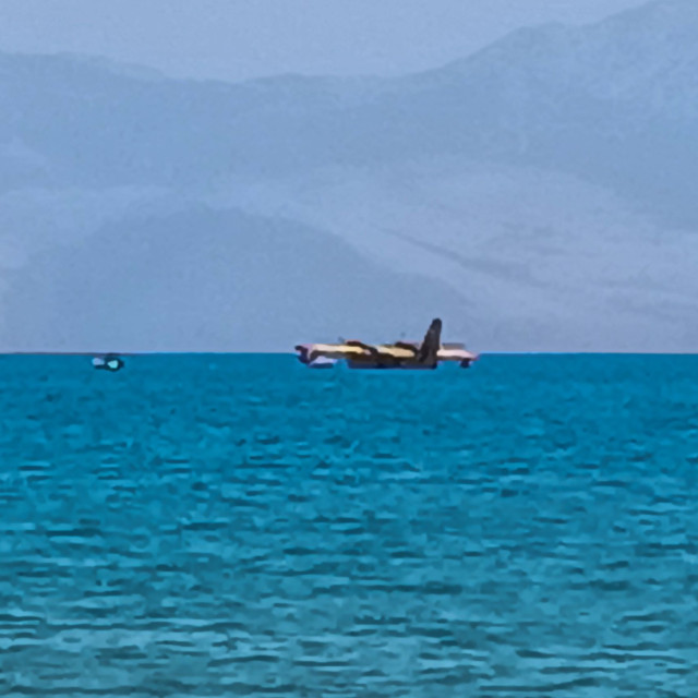 Αναγκαστική προσθαλάσσωση πυροσβεστικού αεροσκάφους στον Αστακό