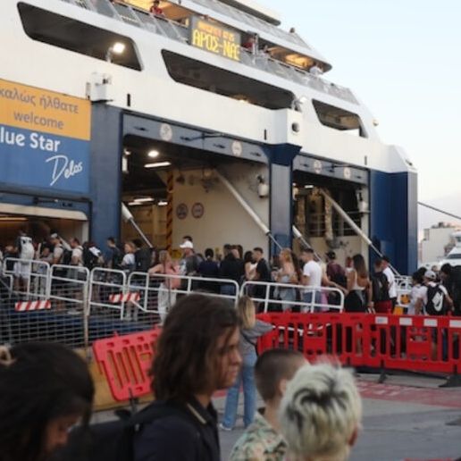 Κορυφώνεται η έξοδος των εκδρομέων από τα λιμάνια της Αττικής