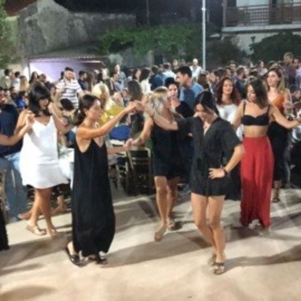 Οι πιο ξεχωριστές ερωτικές μαντινάδες της Κρήτης