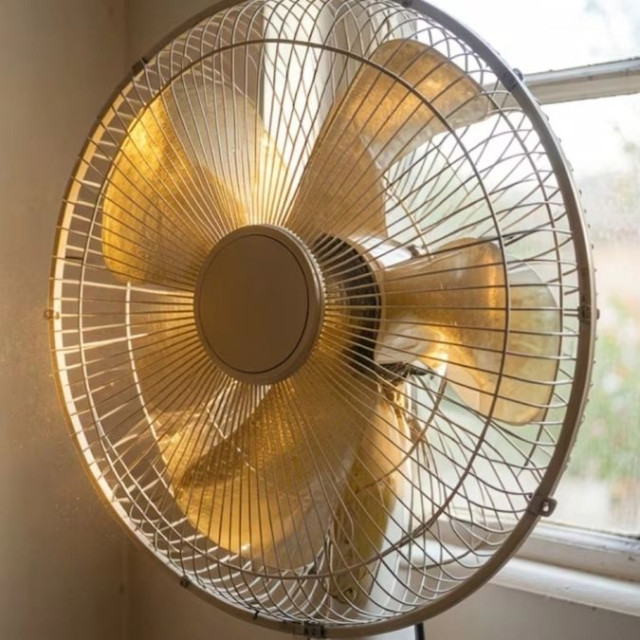 Ο ανεμιστήρας τη νύχτα μπορεί να κοστίσει μόλις 5 λεπτά:Ηλεκτρολόγος προτείνει τρόπους εξοικονόμησης